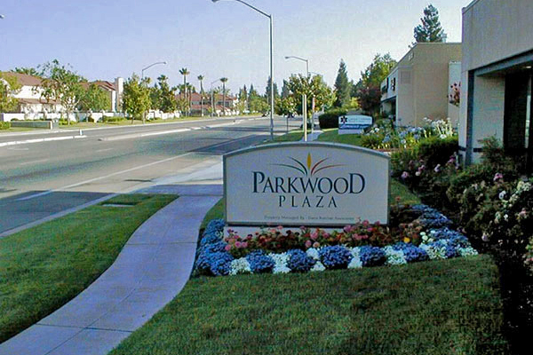 Parkwood Plaza Shopping Center